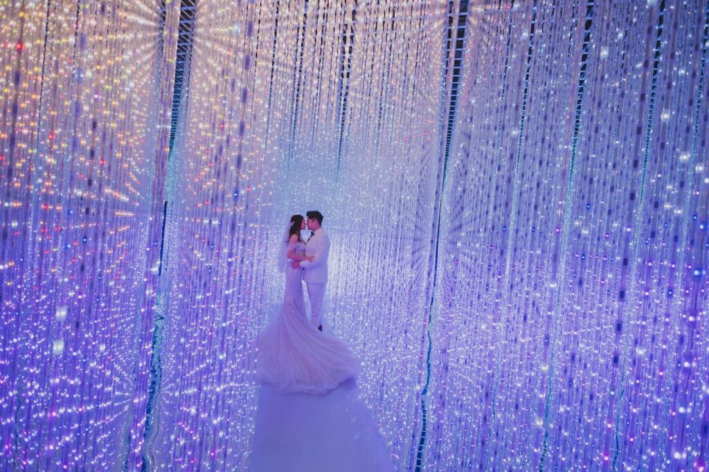 pre-wedding photoshoot singapore artscience museum